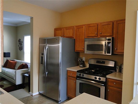 5th image of 448 Kingscote Ln