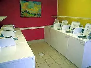 River Retreat Apartments — Photo 21