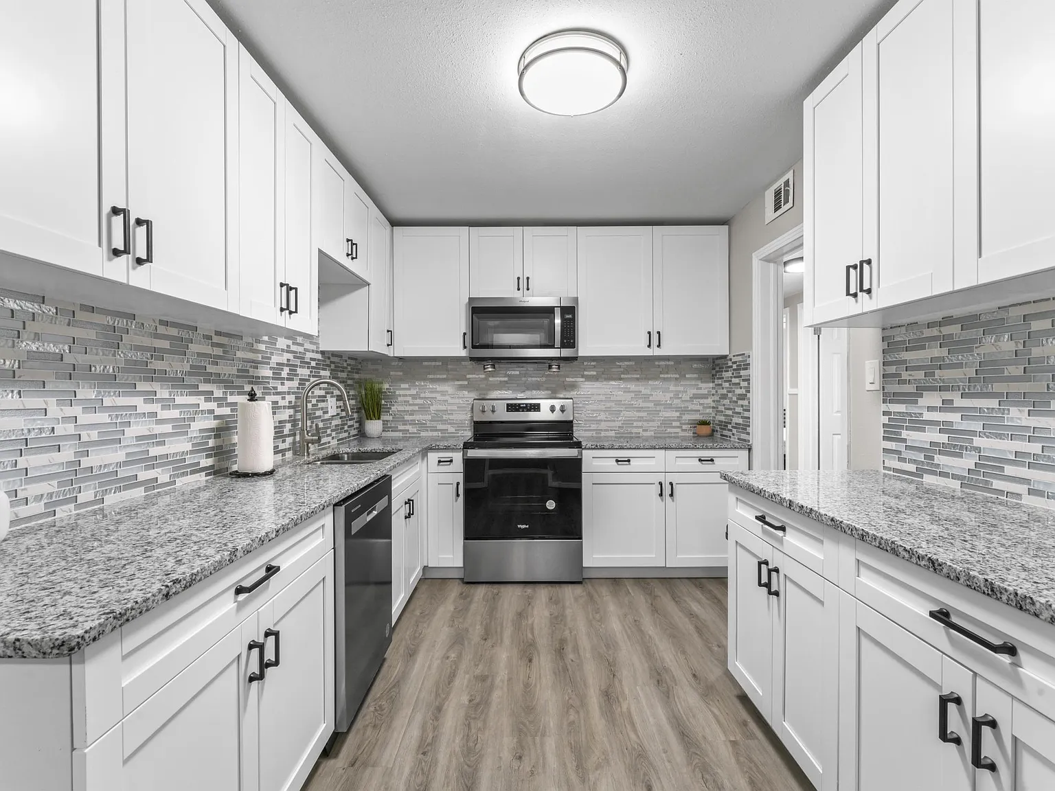 4 bed, 4.0 bath, 2310 sqft, $1,001 — Photo 4