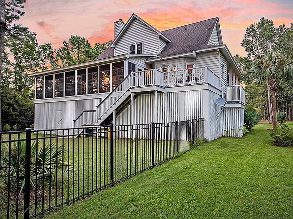 3rd image of 2970 Pignatelli Cres