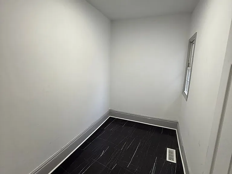 1150 Bailey Ave — Photo 8