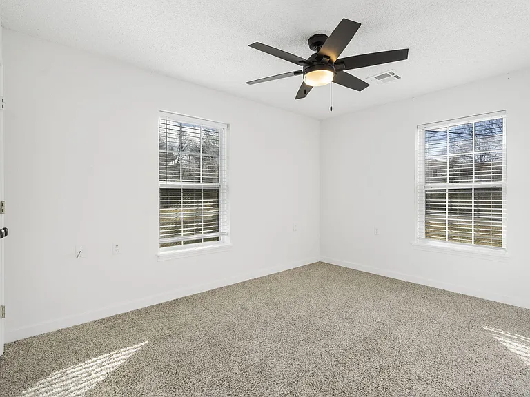 640 E Sunset St — Photo 15