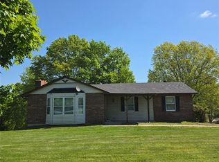 663 Homestead Ln, Villa Ridge, MO 63089