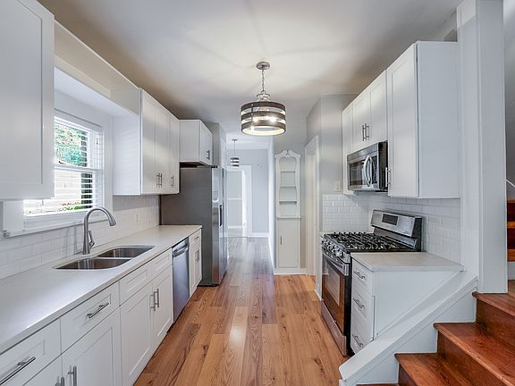 4th image of 3125 Odessa Ave