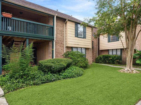 8211 Kingsbrook Rd APT 205, Houston, TX 77024