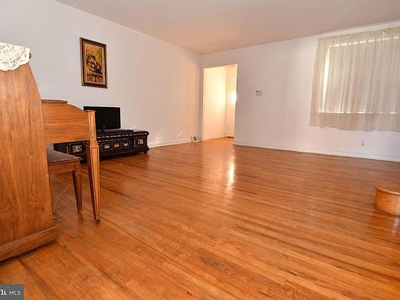 4th image of 153 W Walnut Park Dr