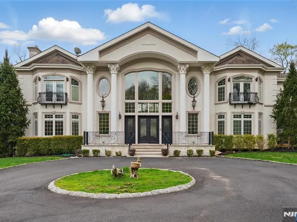 24 Burning Hollow Rd, Saddle River, NJ 07458