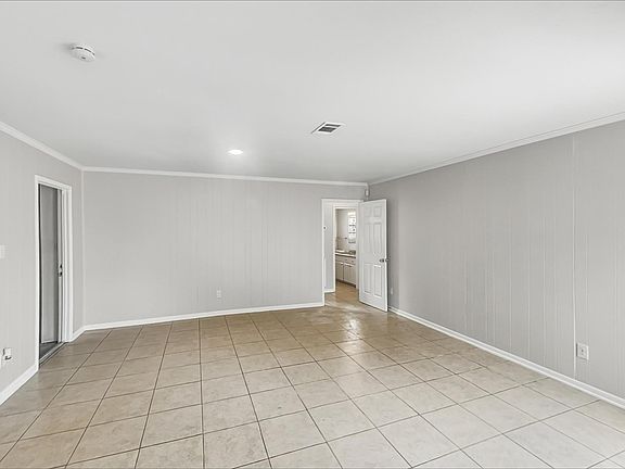4th image of 9619 Guest St