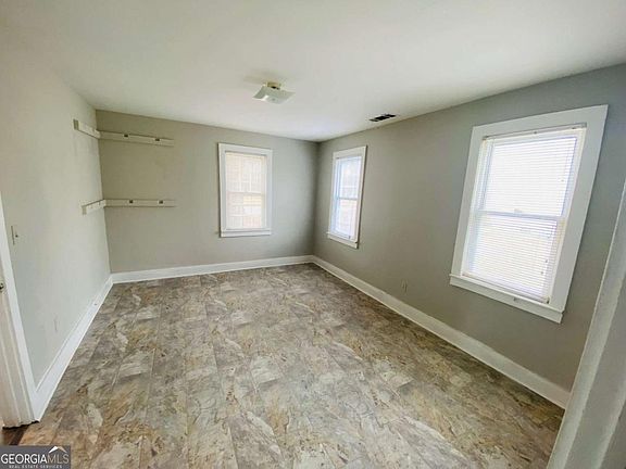 3rd image of 1361 Hull Rd