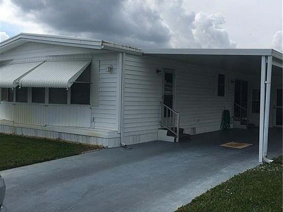 2nd image of 160 NE Sharyon Ln