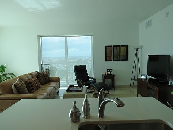 3rd image of 1900 N Bayshore Dr APT 3211