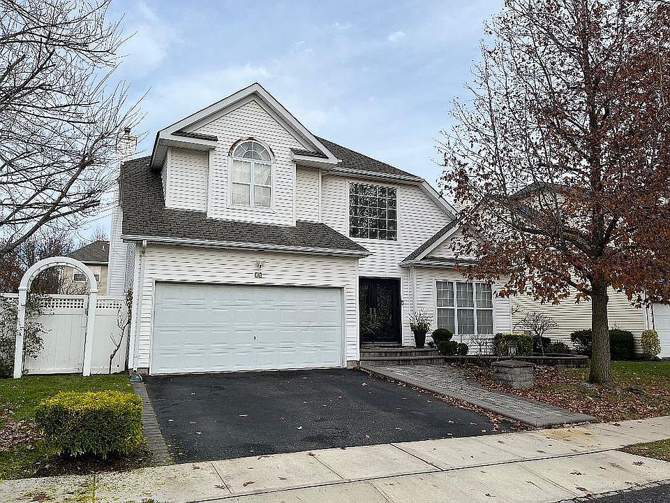 1st image of 15 Honeysuckle Ct
