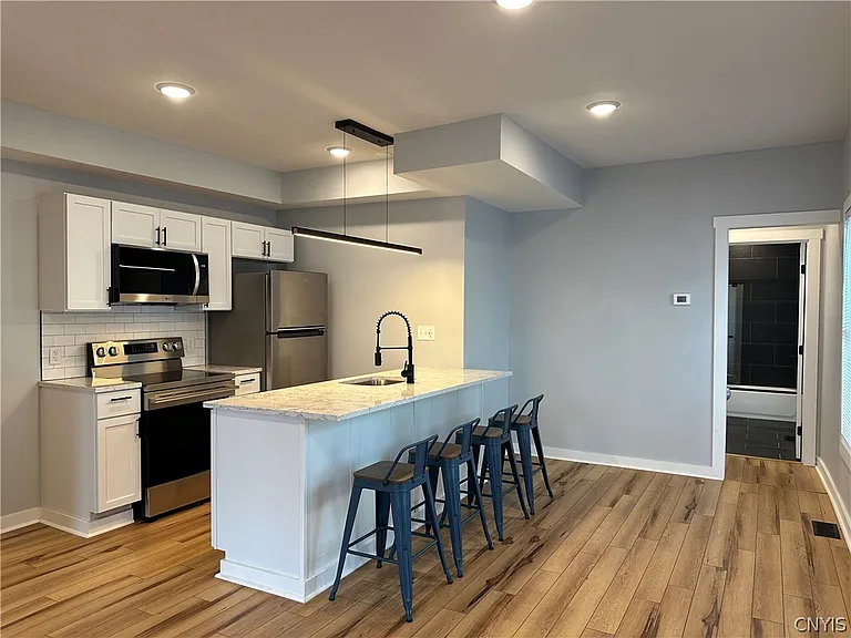 128 Caroline Ave — Photo 8