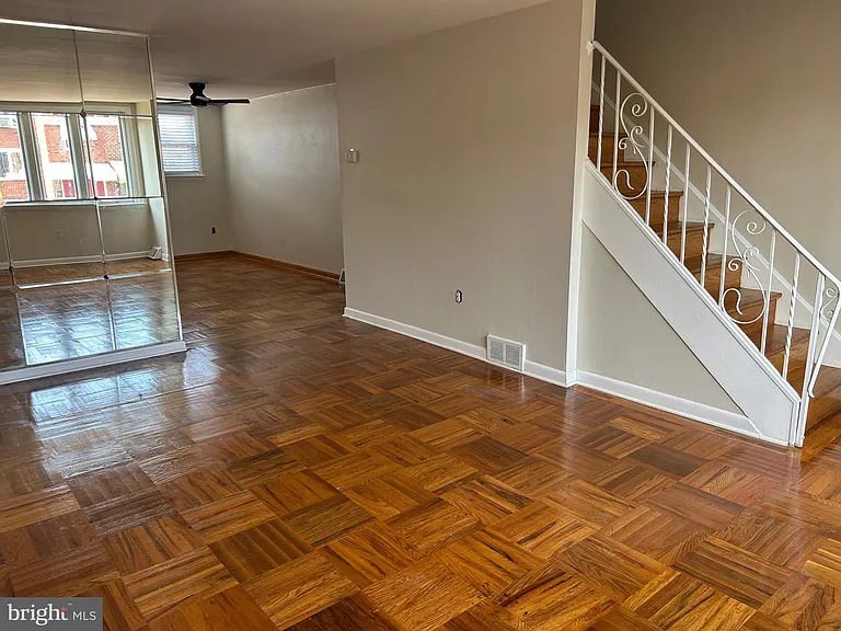 1538 Curtin St — Photo 3
