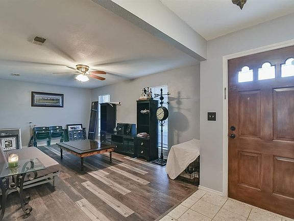3rd image of 703 Rosewood Pl