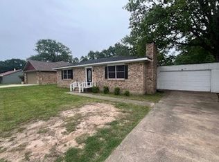 115 Independence Dr, Mabank, TX 75156