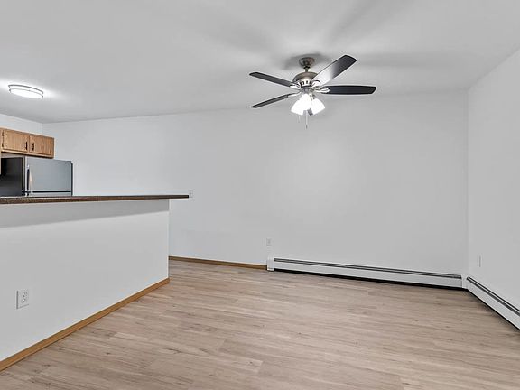 5th image of 231 Tamarack Dr #227-5