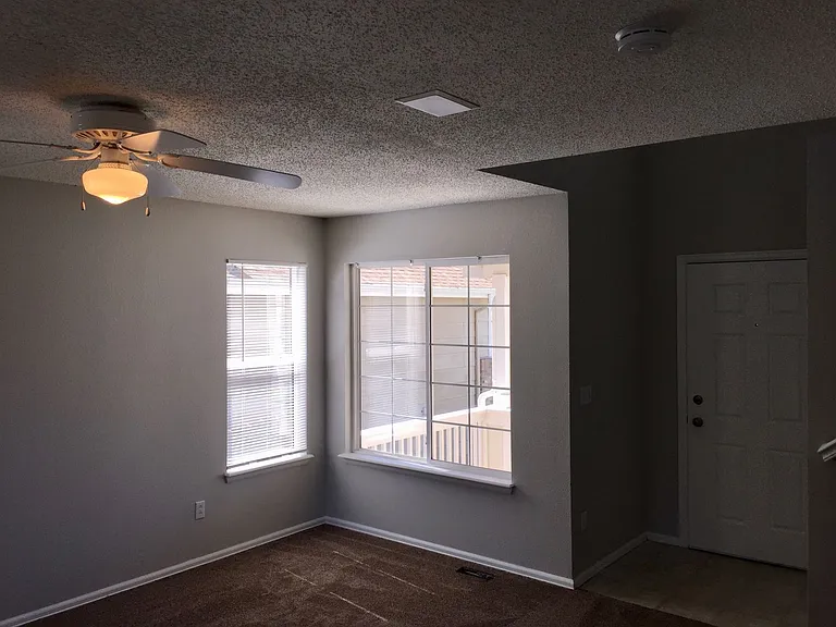 4899 Saddle Ridge Dr — Photo 3