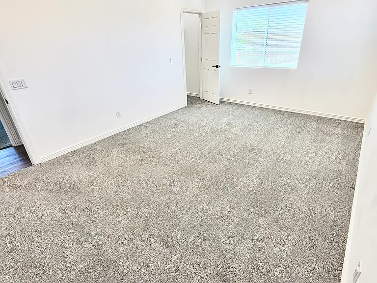 241 N Brown St — Photo 10