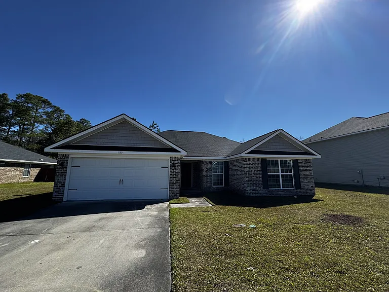 1115 Creekside Cir — Photo 1