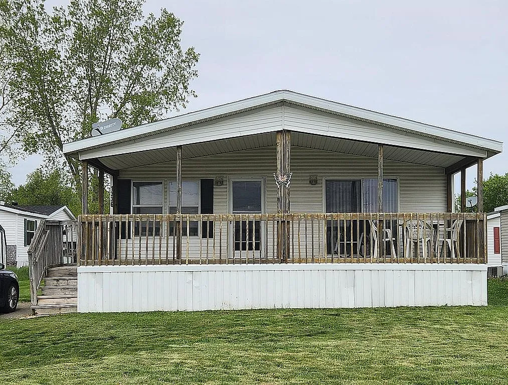 1336 Hawkcrest Ln photo 1