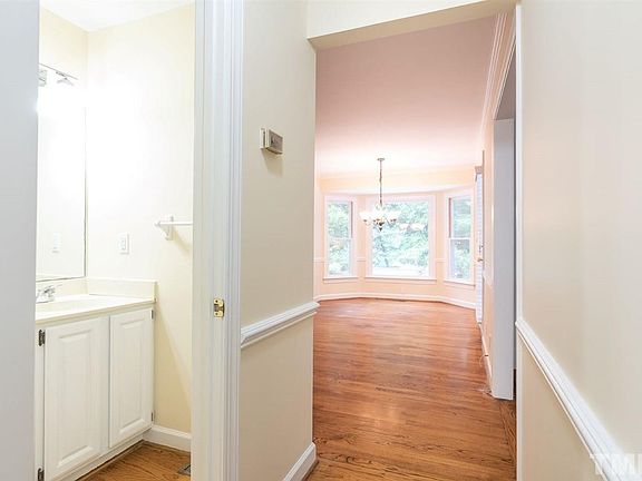 5th image of 119 Cobblestone Dr