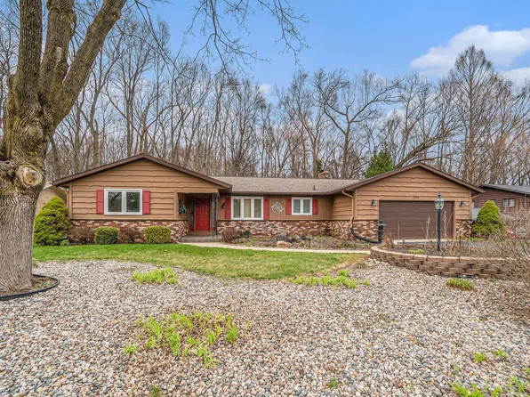 392 E Ridge Cir, Kalamazoo, MI 49009