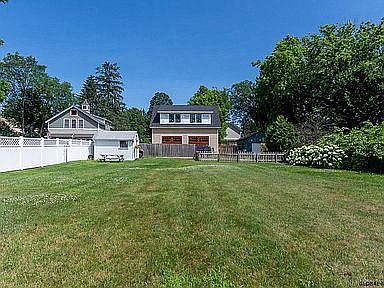 4th image of 123 York Ave