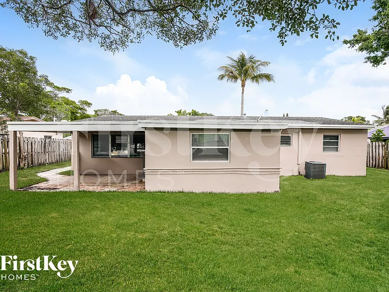 1233 SW 1st Ter — Photo 18