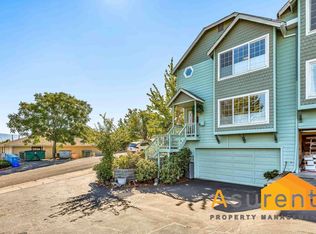573 Scenic Dr, Ashland, OR
