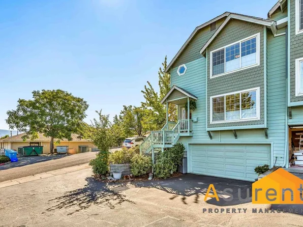 573 Scenic Dr, Ashland, OR 97520