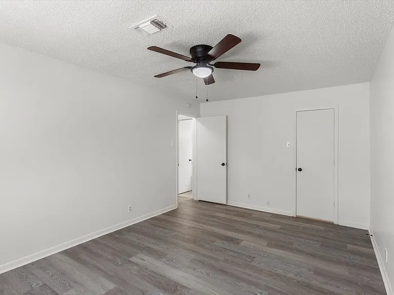 1312 N Travis St — Photo 18