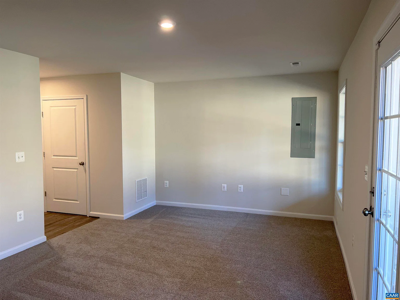 3 bed, 2.5 bath, 1851 sqft, $2,075 — Photo 4
