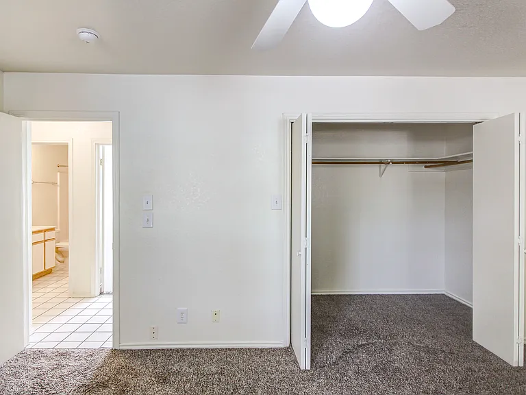 Oak Terrace Apartments — Photo 18