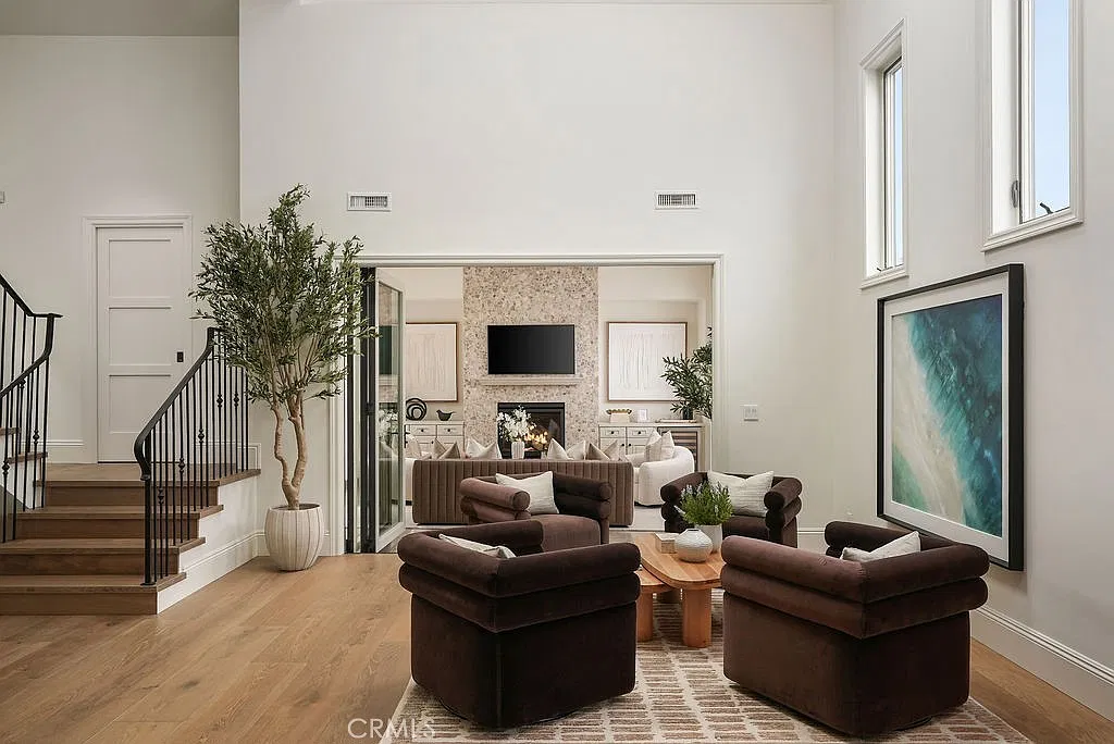 2 bed, 2.5 bath, 1250 sqft, $8,500 — Photo 4