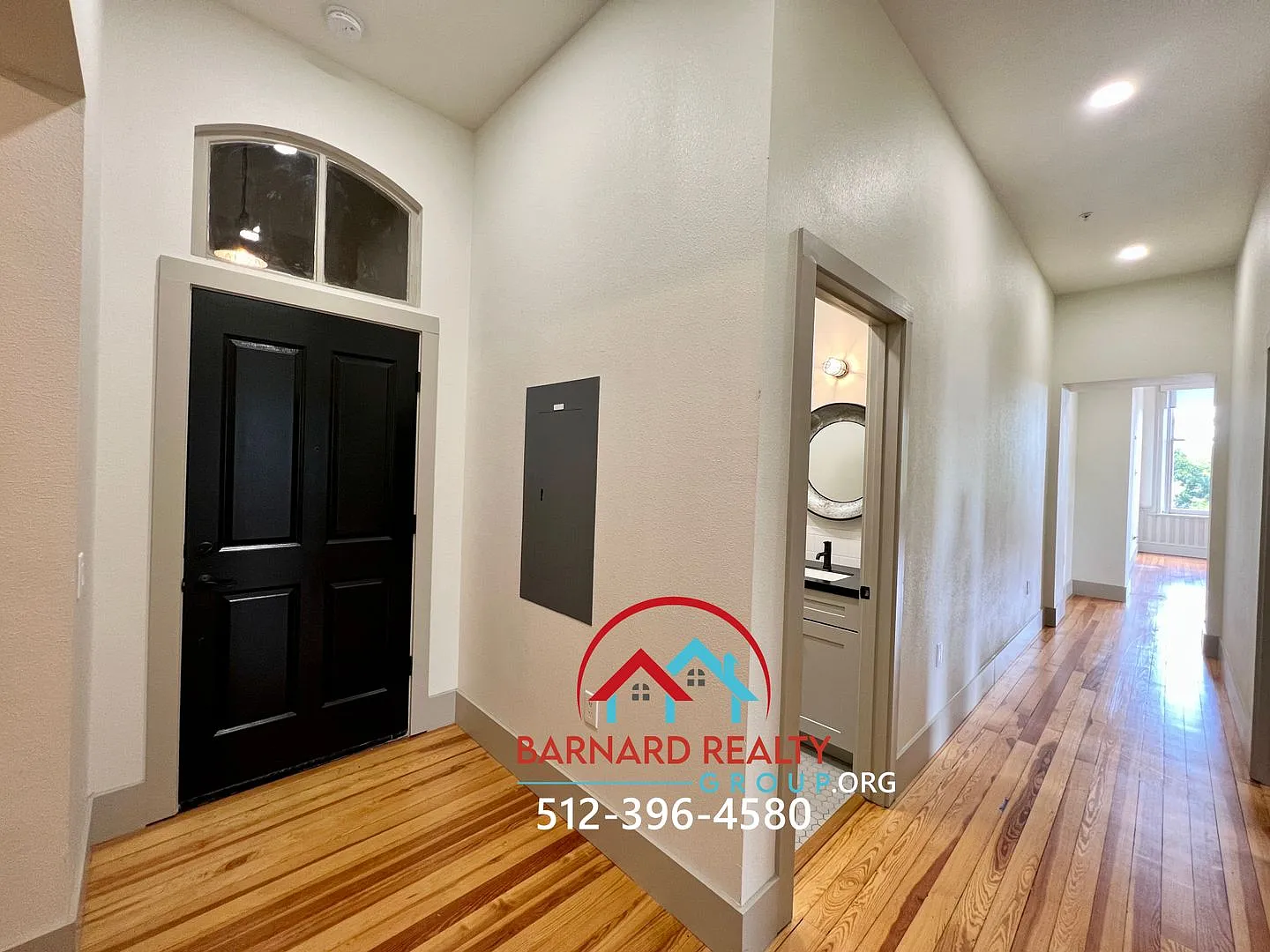 Apartment in Downtown Seguin that Overlooks the Square — Photo 2