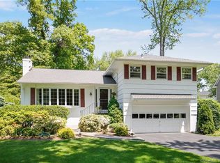 11 Fado Ln, Cos Cob, CT 06807