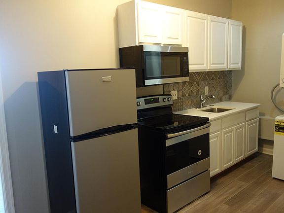 Kitchen dimensions 12' long and 6'7 wide