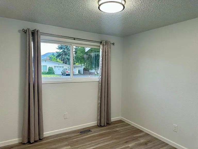 5218 Barry Ave — Photo 13