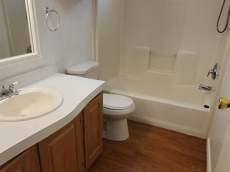 621 S 29th Dr — Photo 16