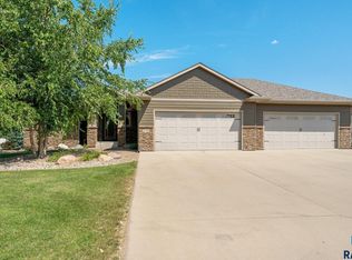 3700 E Wakefield Cir, Sioux Falls, SD 57103