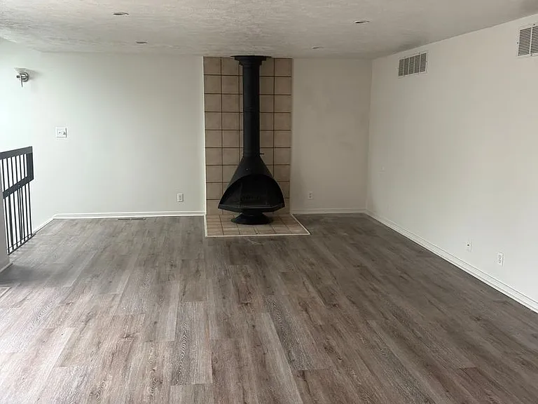 661 W Lakeshore Dr — Photo 9