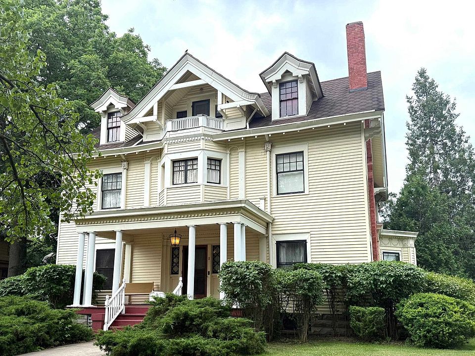 1st image of 605 W Midland St