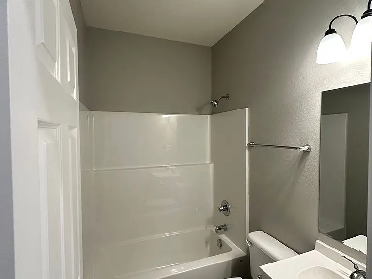 590-588 N Airport Rd — Photo 11