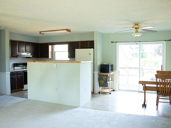 5th image of 125 Brown St