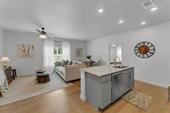 2 bed, 2.0 bath, 930 sqft, $1,195 — Photo 4