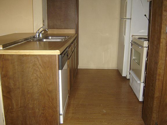 4th image of 3854 46th St APT 6