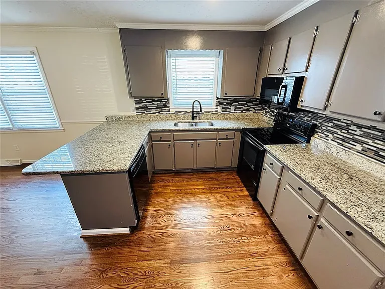 308 Farmington Rd — Photo 20