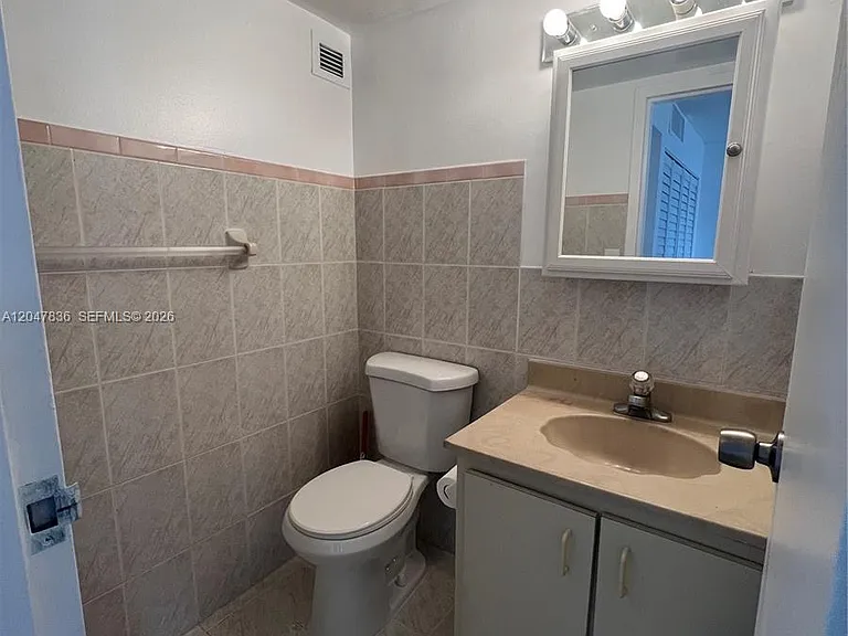 17011 N Bay Rd #816 — Photo 9