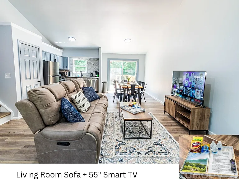 8144 Ashwood Dr — Photo 3